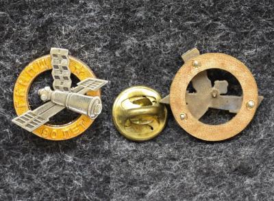 Знак ГКНПЦ Гос космический научно-производственный центр имени М В Хруничева 90 лет Знак ГКНПЦ Гос космический научно-производственный центр имени М В Хруничева 90 лет