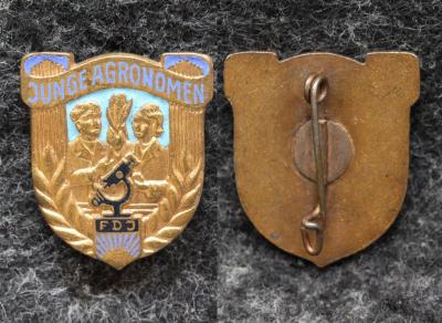 Знак Пионерия ГДР Юный агроном