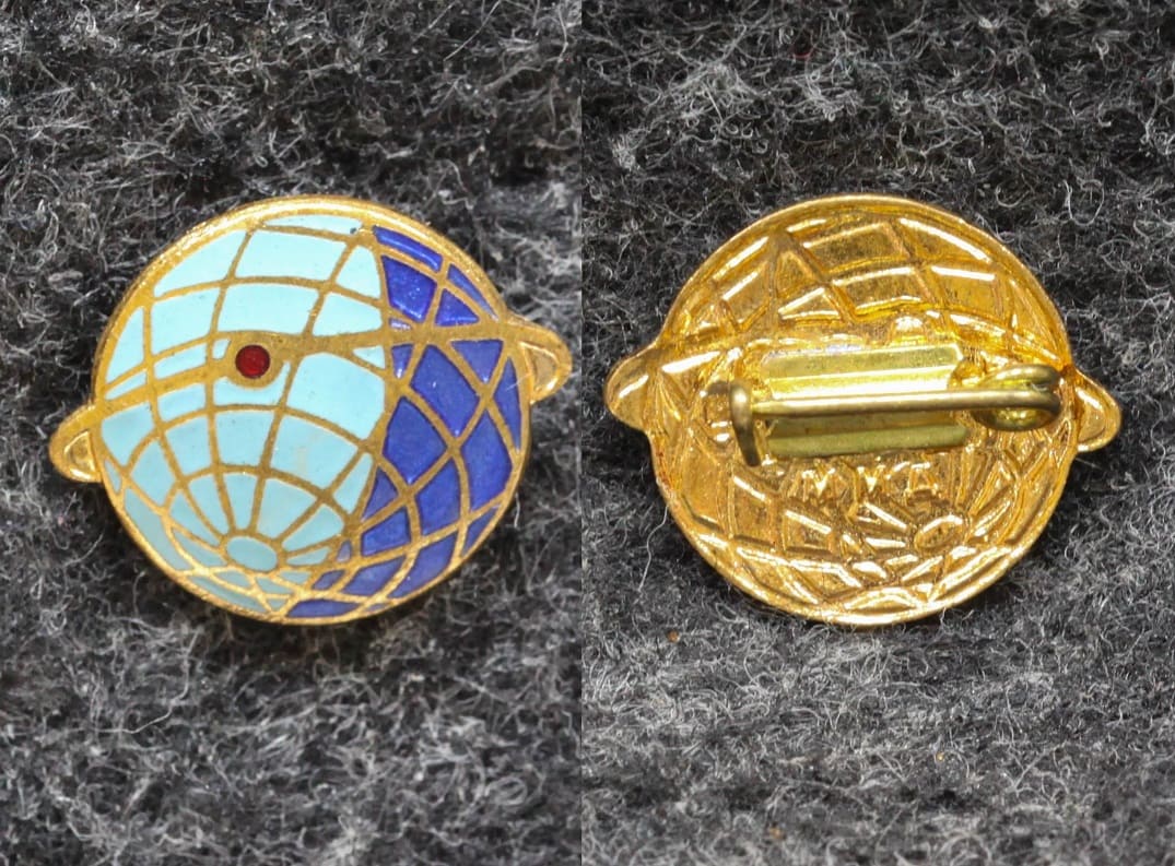 Знак Первый искусственный спутник земли от Аукциона Значки и Знаки
